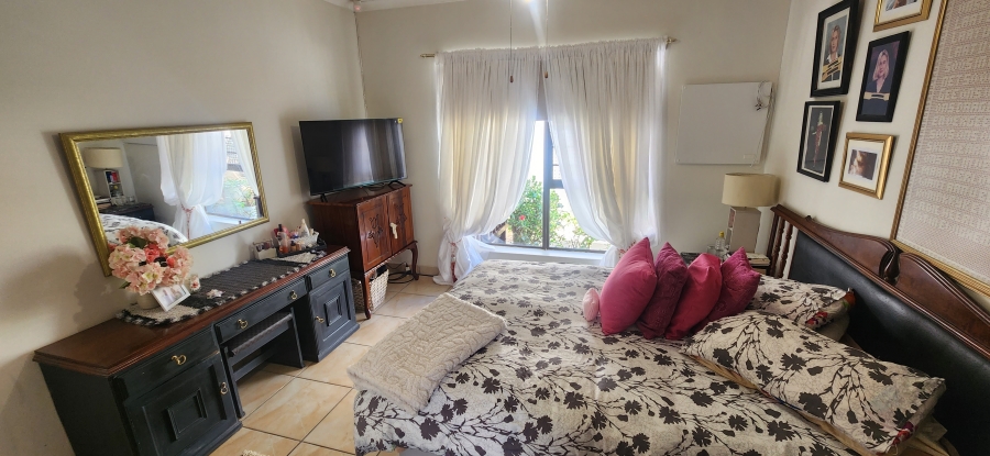 6 Bedroom Property for Sale in Dana Bay Western Cape